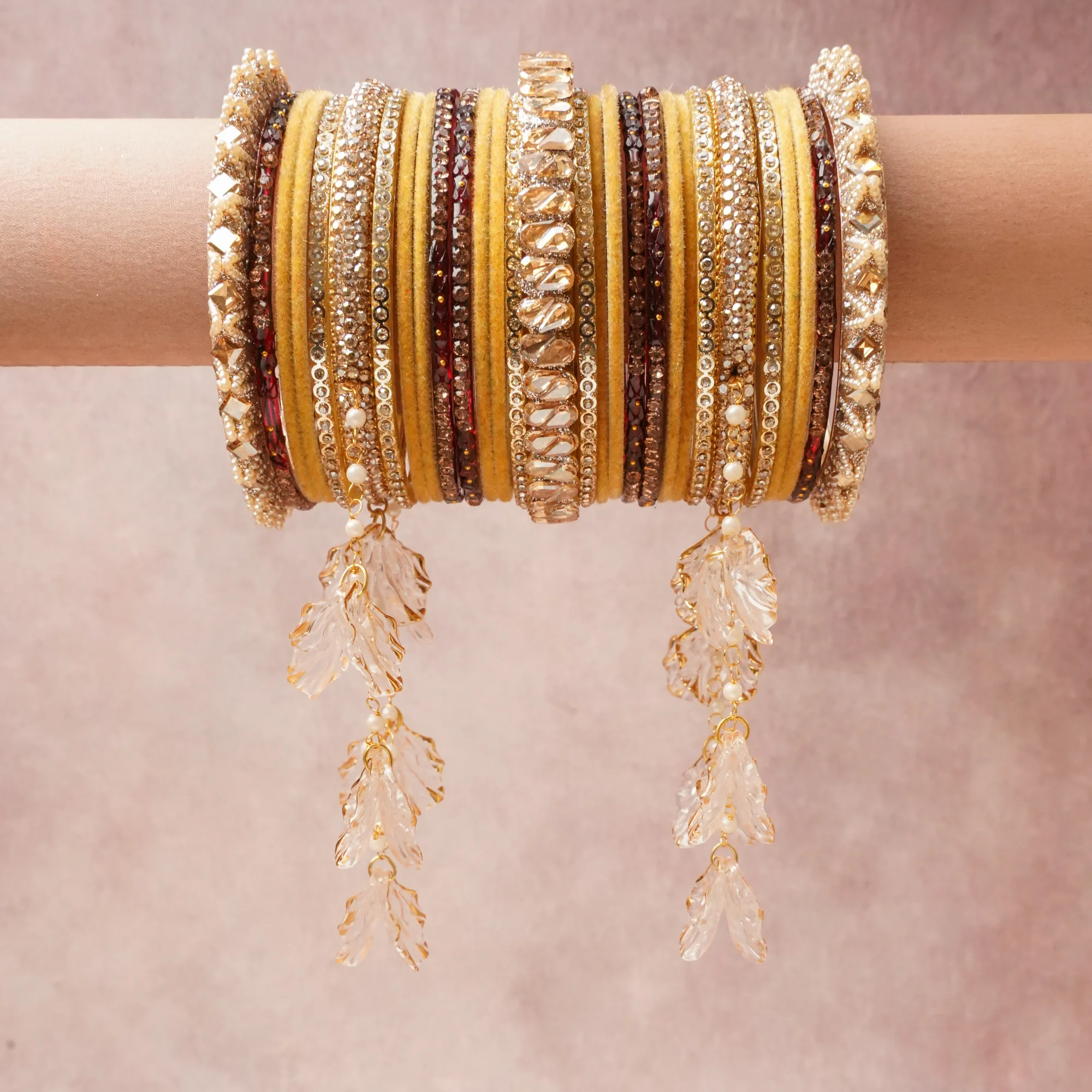 A majestic Mustard Gold set, complemented by Champagne Crystal, Pearlescent White, Polished Gold featuring Gold-toned Alloy, Velvet, Lac, Cubic Zirconia, Cultured Pearl, Resin.
Rich, ceremonial, and designed to be passed through generations.